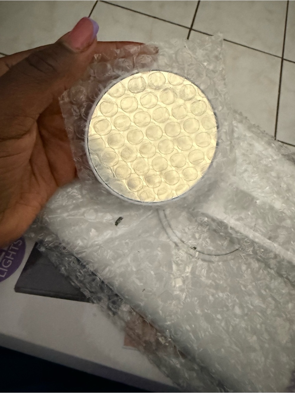 Magnifying LED Mirror - Picture 9 of 10